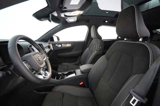 2023 Volvo C40 Recharge — photo 15 of 20