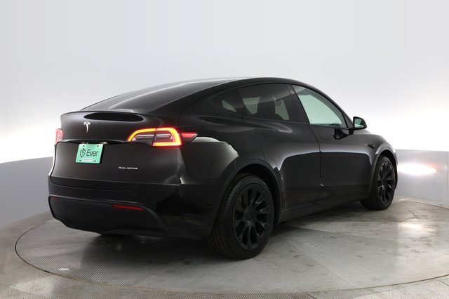 2021 Tesla Model Y — photo 2 of 37