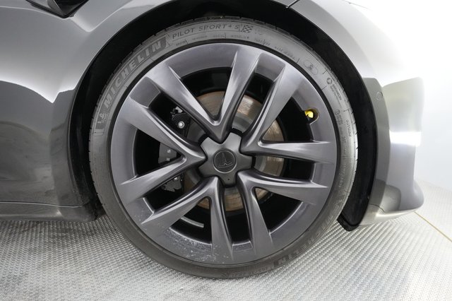 2021 Tesla Model S — photo 13 of 30