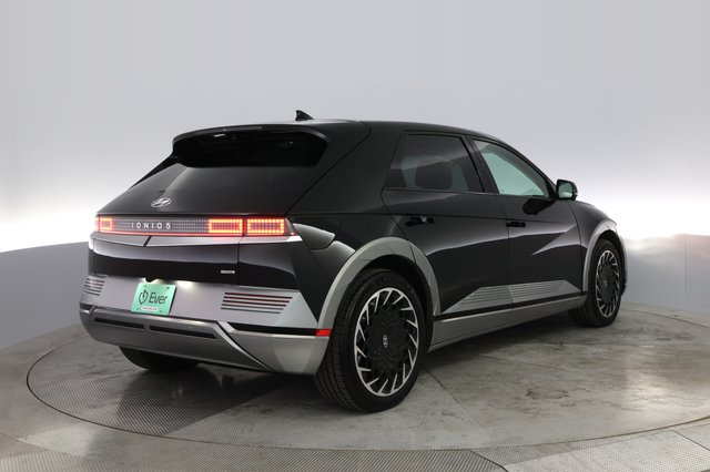 2024 Hyundai IONIQ 5 — photo 2 of 28