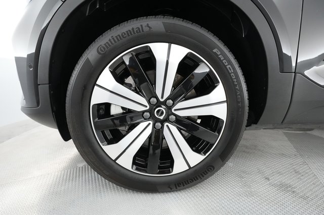 2023 Volvo XC40 Recharge — photo 11 of 32