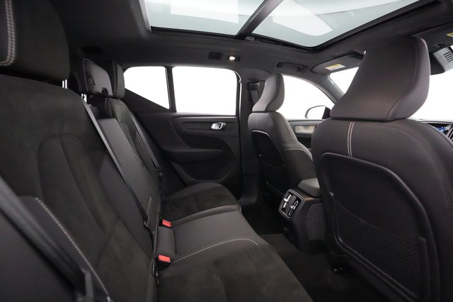 2023 Volvo XC40 Recharge — photo 3 of 32