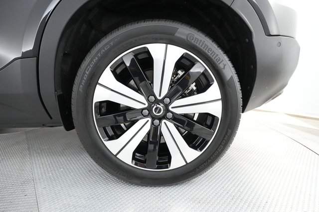 2023 Volvo XC40 Recharge — photo 12 of 32