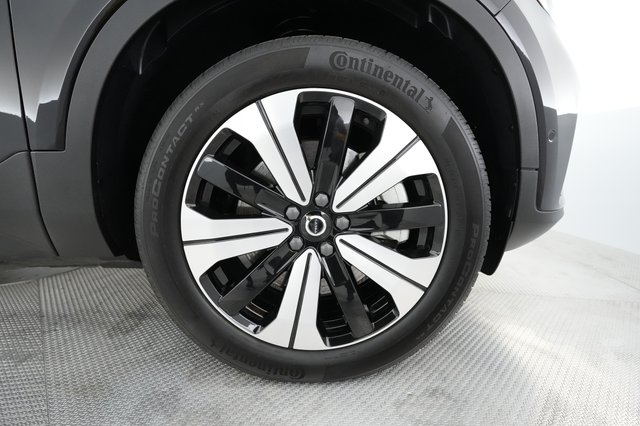 2023 Volvo XC40 Recharge — photo 13 of 32