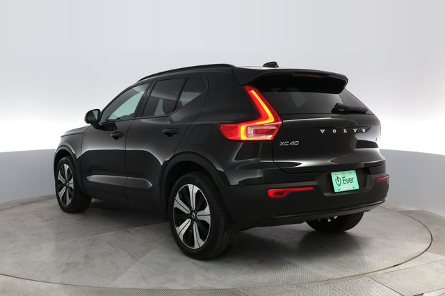 2023 Volvo XC40 Recharge — photo 9 of 32