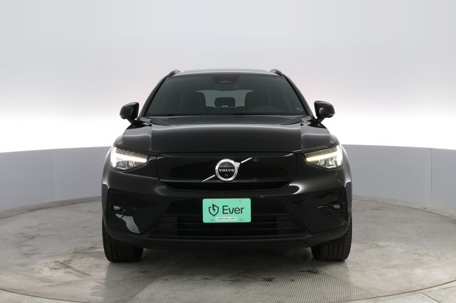 2023 Volvo XC40 Recharge — photo 5 of 32
