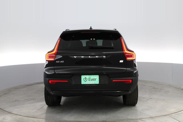 2023 Volvo XC40 Recharge — photo 8 of 32
