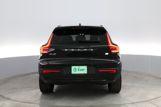 2023 Volvo XC40 Recharge — photo 8 of 32
