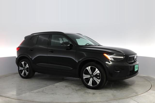 2023 Volvo XC40 Recharge — photo 7 of 32