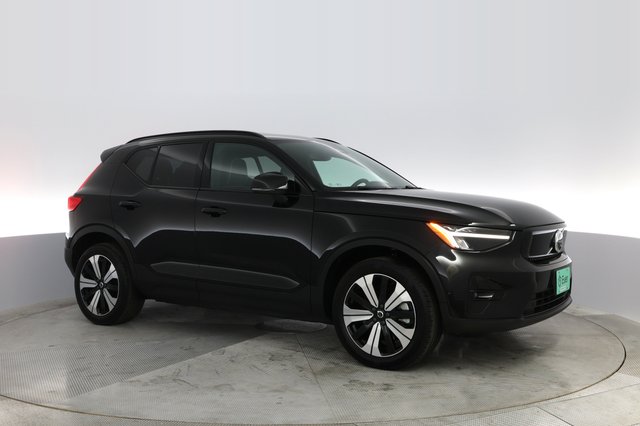 2023 Volvo XC40 Recharge — photo 7 of 32
