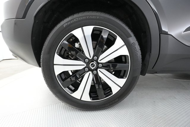 2023 Volvo XC40 Recharge — photo 14 of 32
