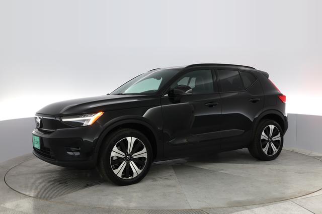 2023 Volvo XC40 Recharge — photo 10 of 32