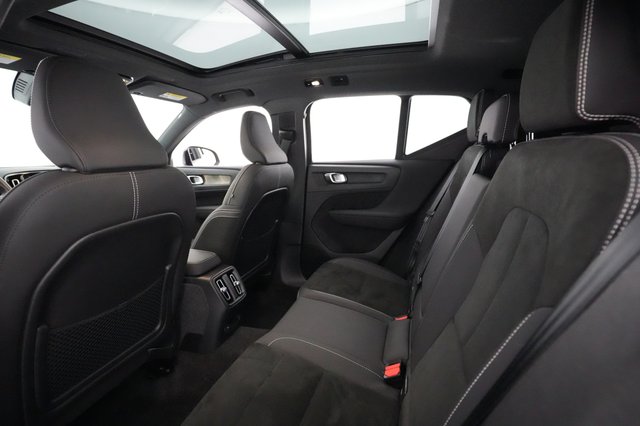 2023 Volvo XC40 Recharge — photo 16 of 32