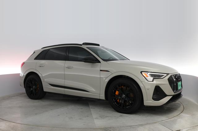 2022 Audi e-tron — photo 7 of 21