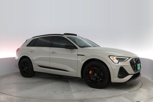 2022 Audi e-tron — photo 7 of 21