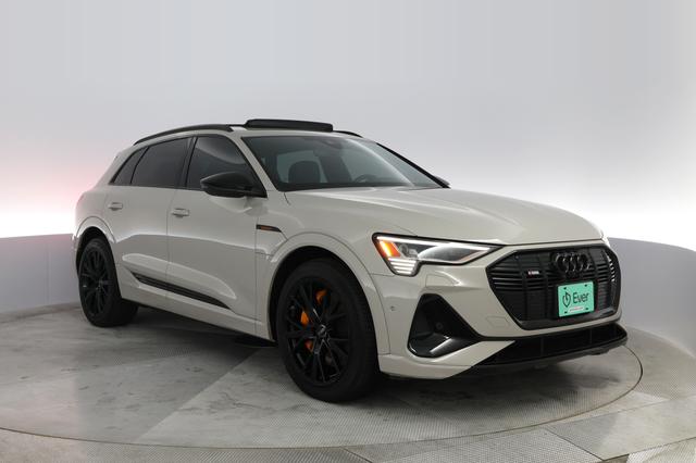 2022 Audi e-tron — photo 6 of 21