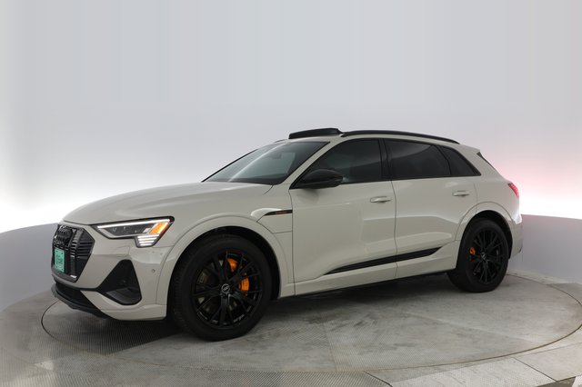 2022 Audi e-tron — photo 10 of 21