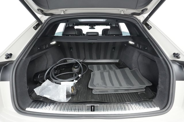 2022 Audi e-tron — photo 20 of 21