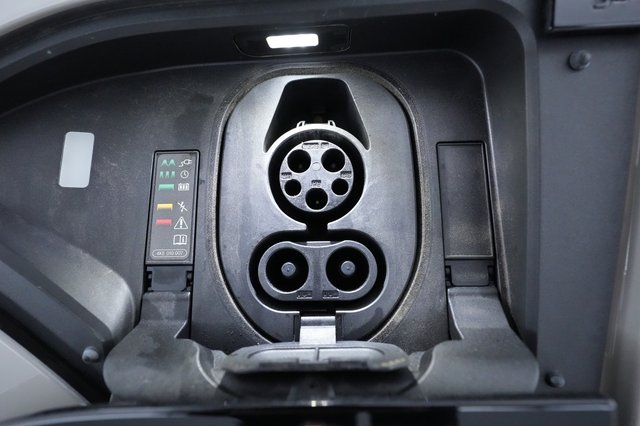 2022 Audi e-tron — photo 19 of 21
