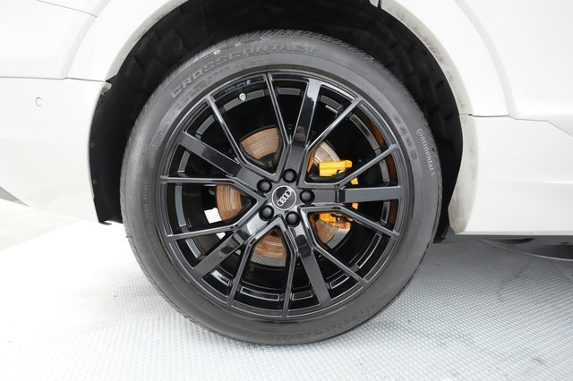 2022 Audi e-tron — photo 14 of 21
