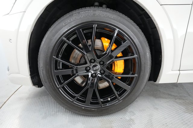 2022 Audi e-tron — photo 11 of 21