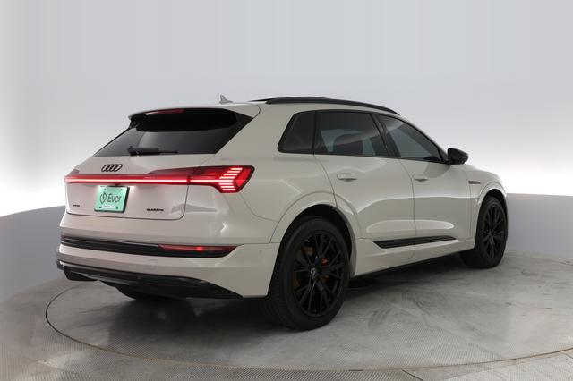 2022 Audi e-tron — photo 2 of 21