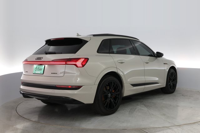 2022 Audi e-tron — photo 2 of 21