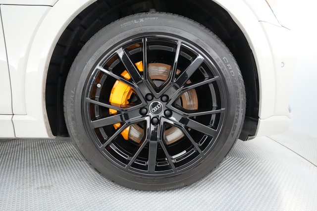 2022 Audi e-tron — photo 13 of 21