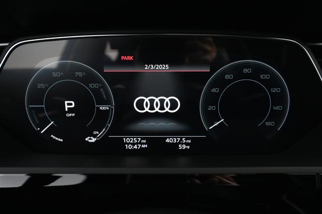 2022 Audi e-tron — photo 4 of 21