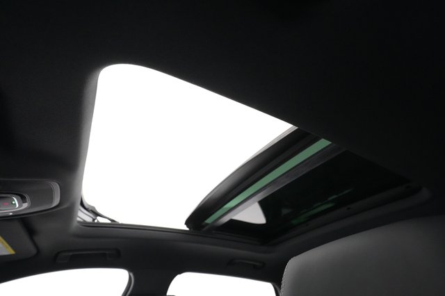 2022 Audi e-tron — photo 18 of 21