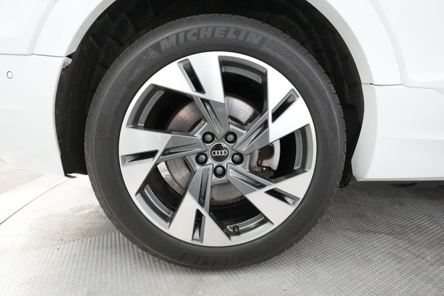 2022 Audi e-tron — photo 17 of 23