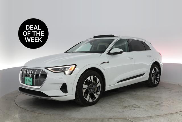 2022 Audi e-tron — VIN WA1LAAGE4NB014166