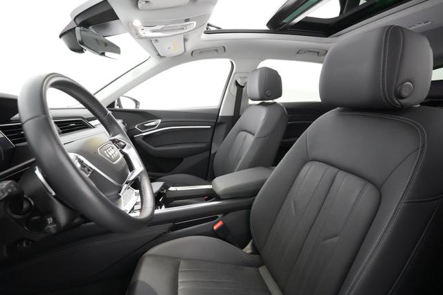2022 Audi e-tron — photo 2 of 23