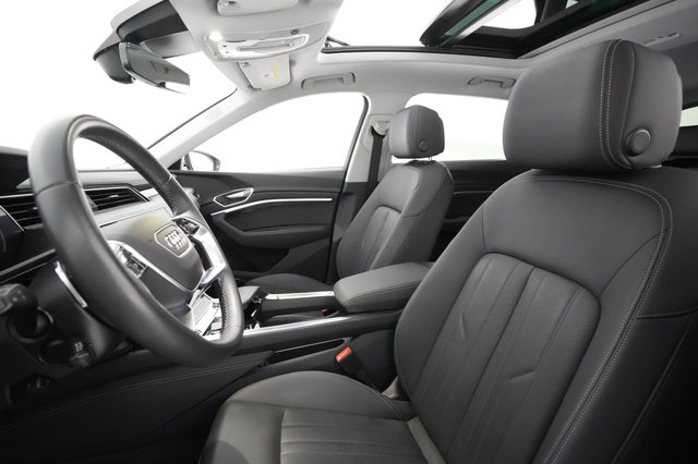 2022 Audi e-tron — photo 2 of 23