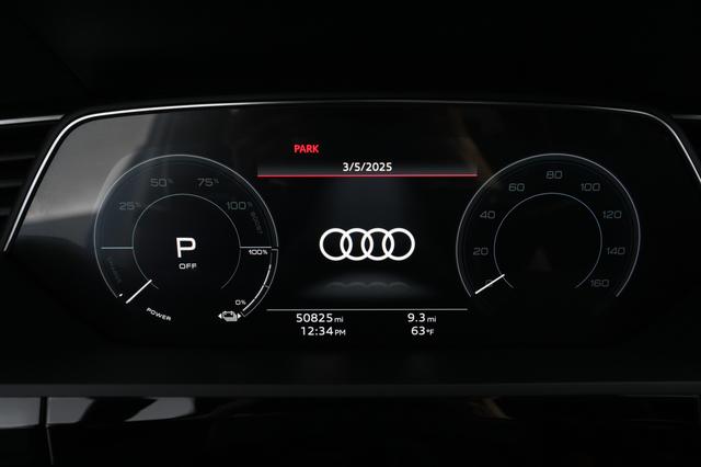2022 Audi e-tron — photo 5 of 23