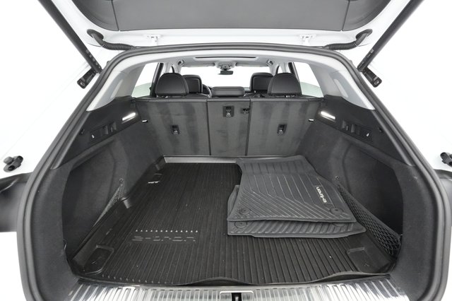 2022 Audi e-tron — photo 6 of 23
