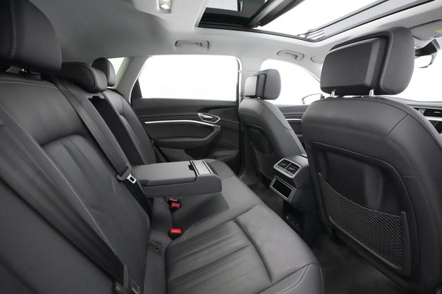 2022 Audi e-tron — photo 4 of 23
