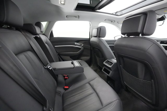 2022 Audi e-tron — photo 4 of 23