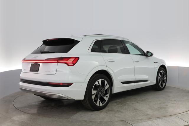 2022 Audi e-tron — photo 3 of 23