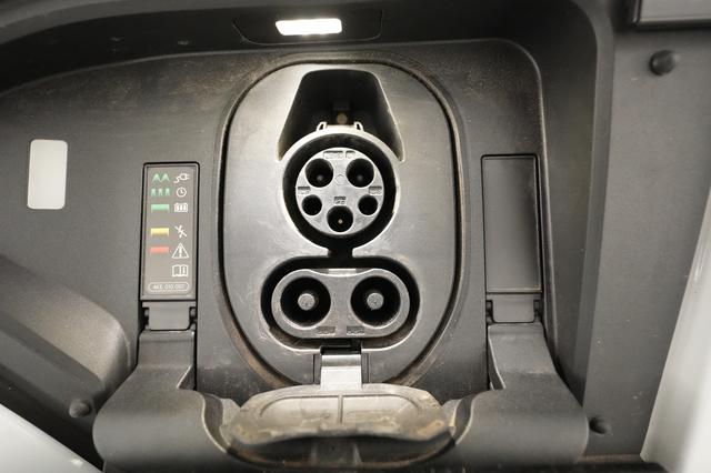 2022 Audi e-tron — photo 8 of 23
