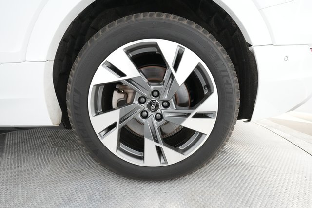 2022 Audi e-tron — photo 16 of 23