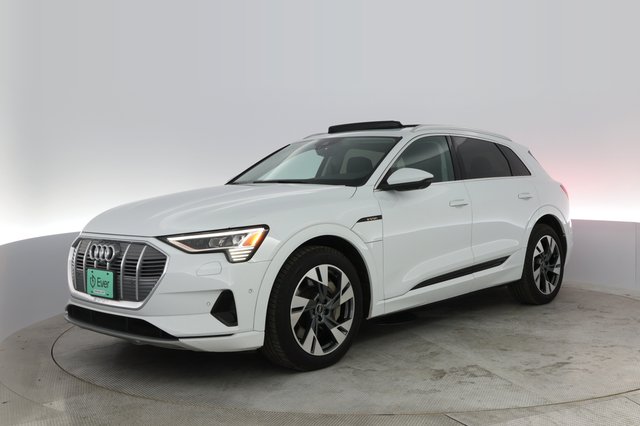 2022 Audi e-tron — photo 9 of 23