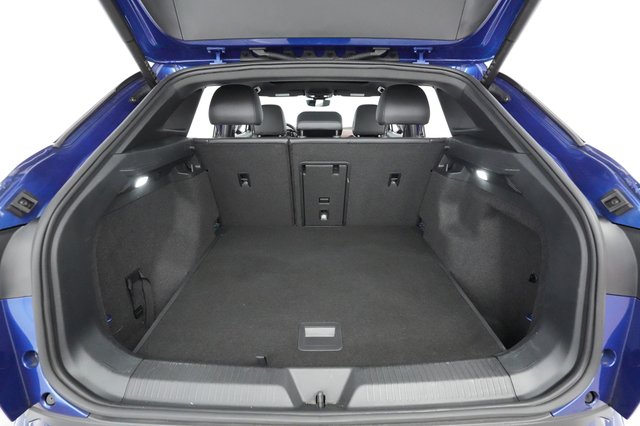2021 Volkswagen ID.4 — photo 21 of 39