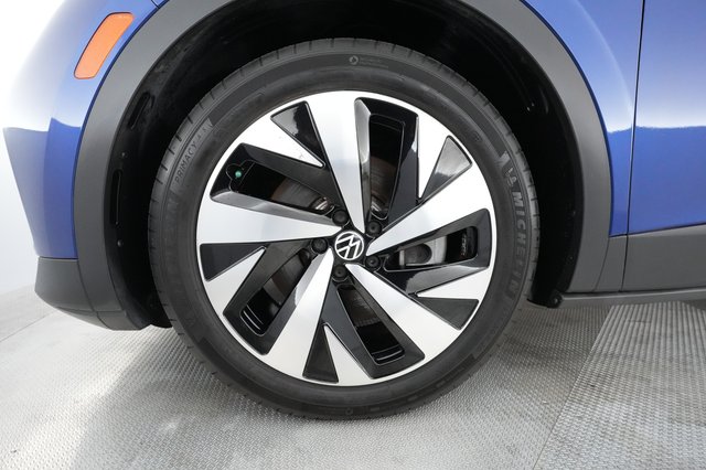 2021 Volkswagen ID.4 — photo 13 of 39