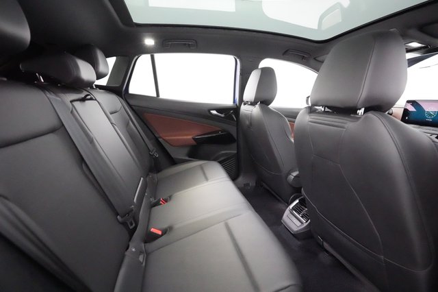 2021 Volkswagen ID.4 — photo 3 of 39