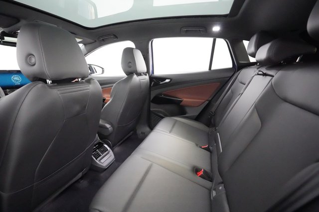 2021 Volkswagen ID.4 — photo 18 of 39