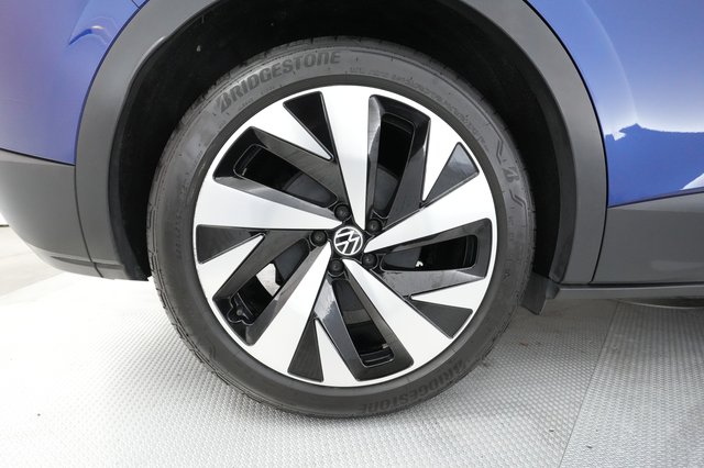 2021 Volkswagen ID.4 — photo 16 of 39
