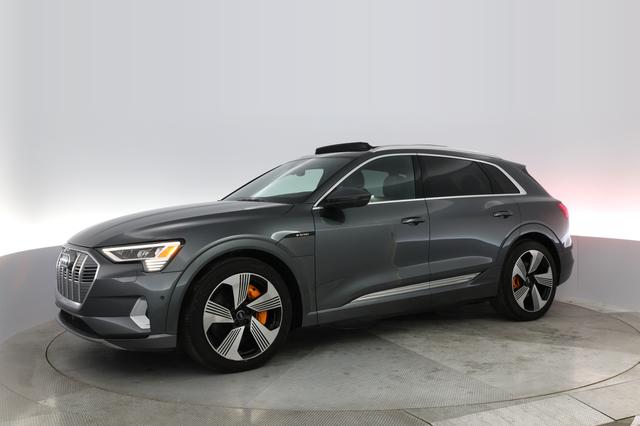 2019 Audi e-tron — photo 10 of 31