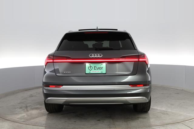 2019 Audi e-tron — photo 8 of 31