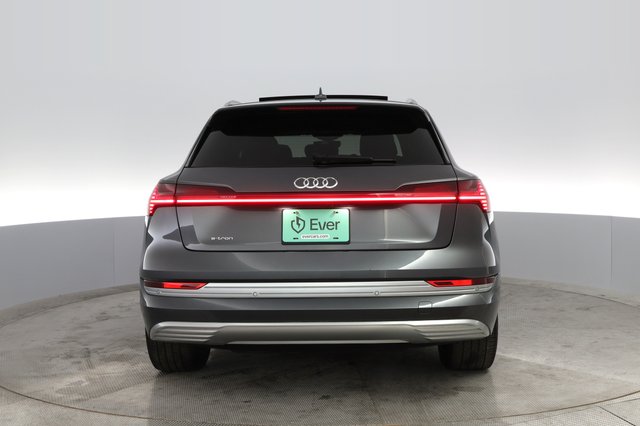 2019 Audi e-tron — photo 8 of 31